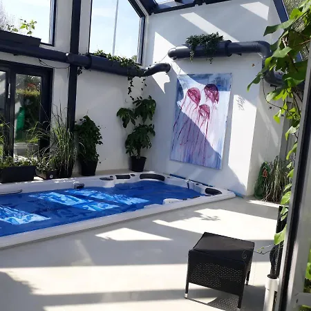 Poolvilla 7 Bedrooms, 3 Bathrooms Villa