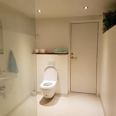 Poolvilla 7 Bedrooms, 3 Bathrooms * Marstal