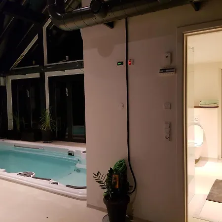 Poolvilla 7 Bedrooms, 3 Bathrooms Villa